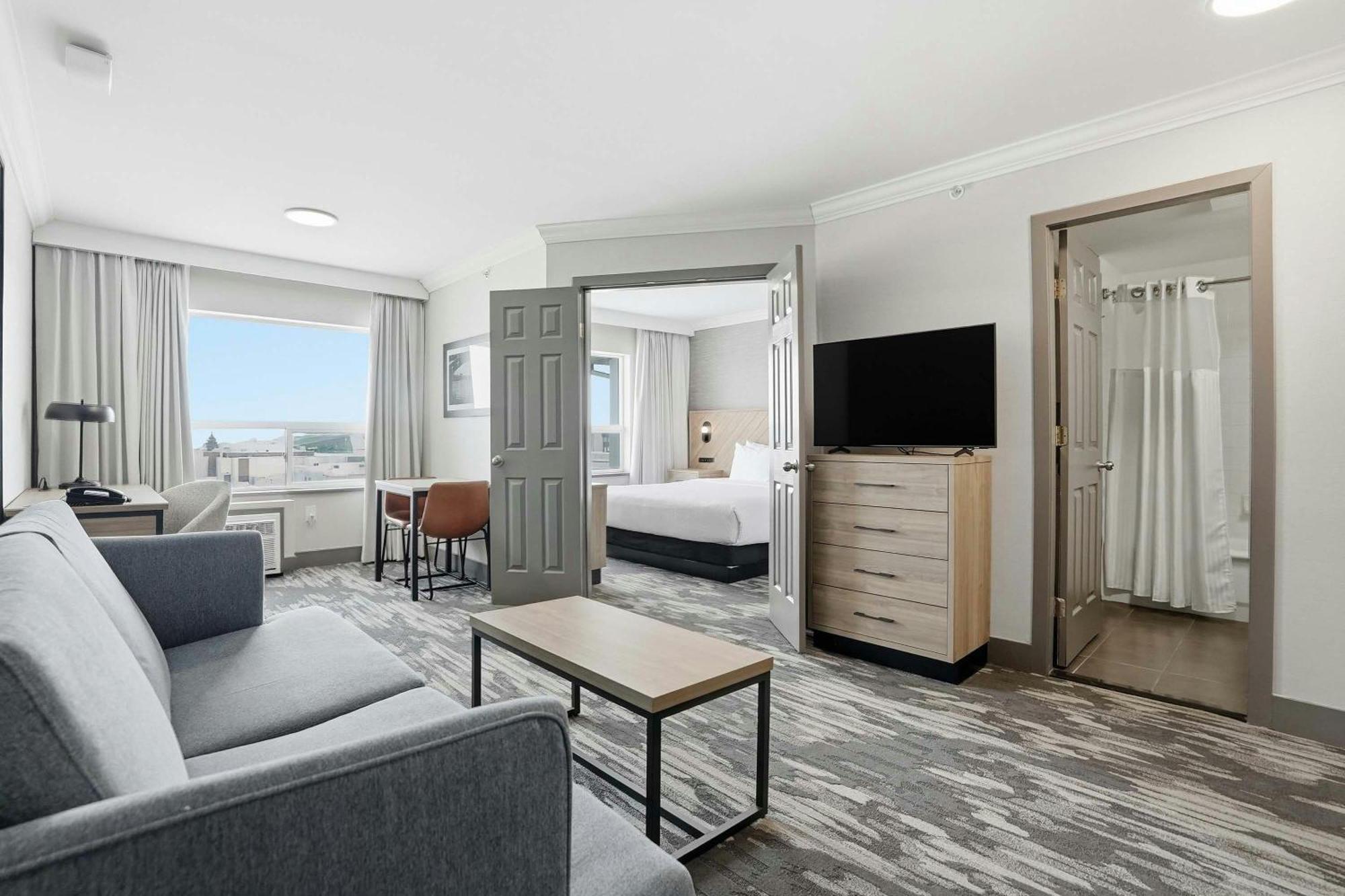 Grand Suite 1 King Bed Sofa Bed Kitchenette