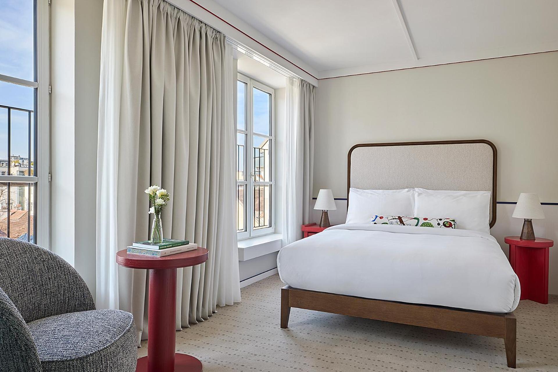 Queen Room,1758263756:JPEG
