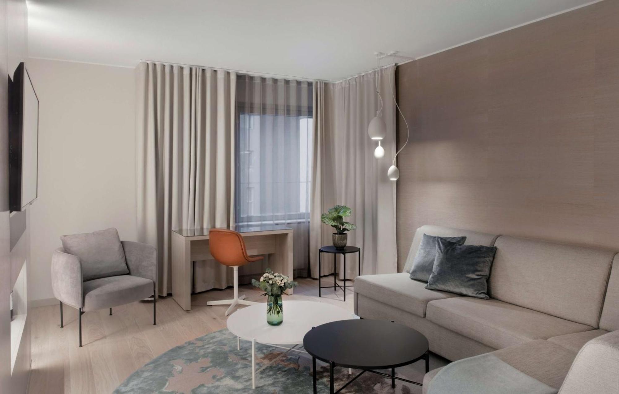Executive Suite,1758294675:JPEG