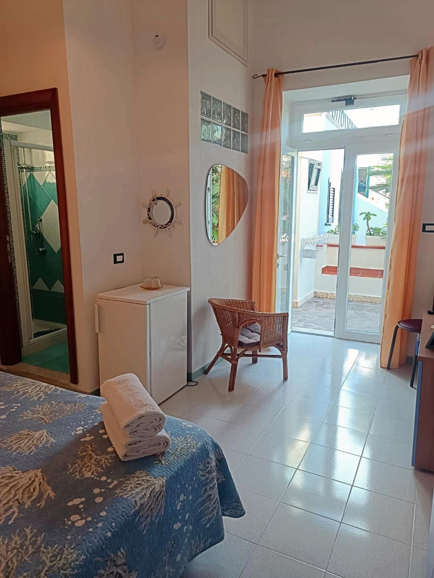 Large Double or Twin Room,1758554937:JPEG