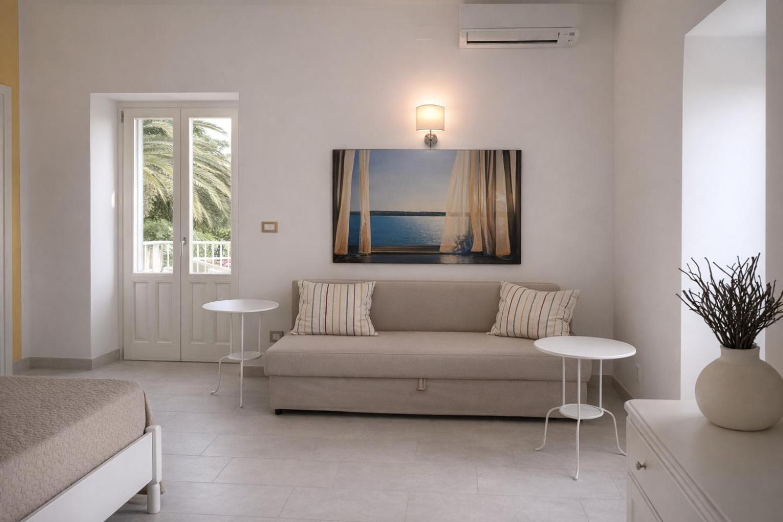 Deluxe Double Room with Balcony,1758594843:JPEG