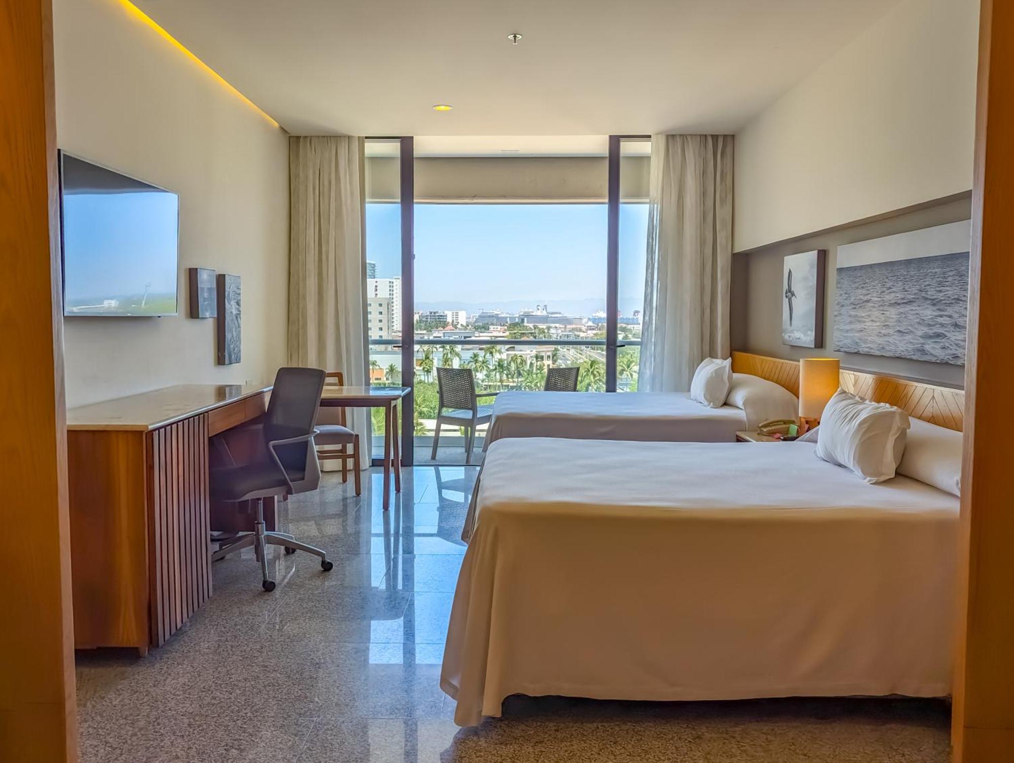 Deluxe Partial Sea View