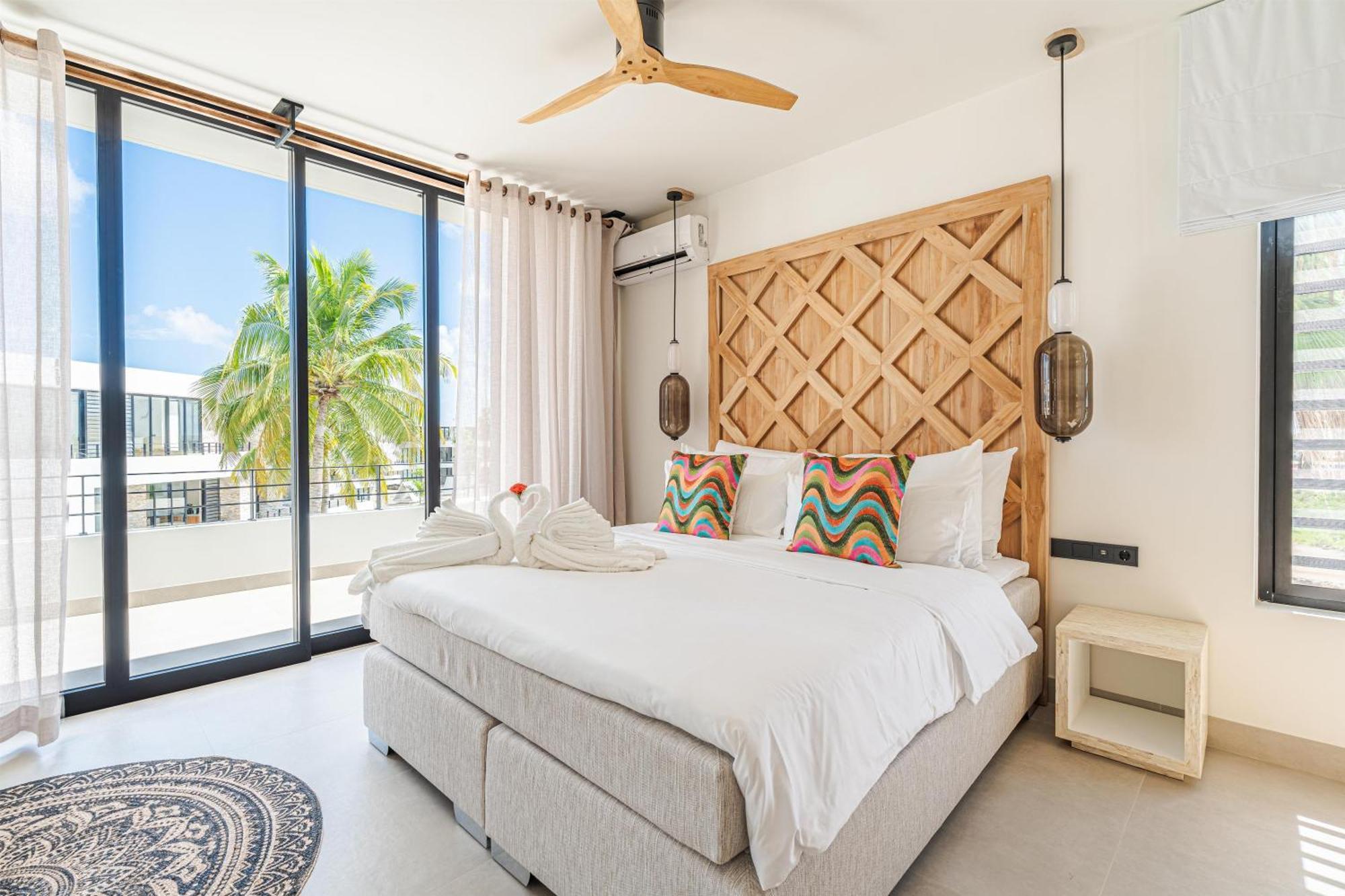 Penthouse Laguna View