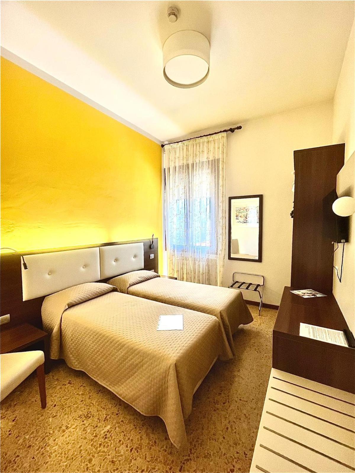 Twin Room,1765898540:JPEG