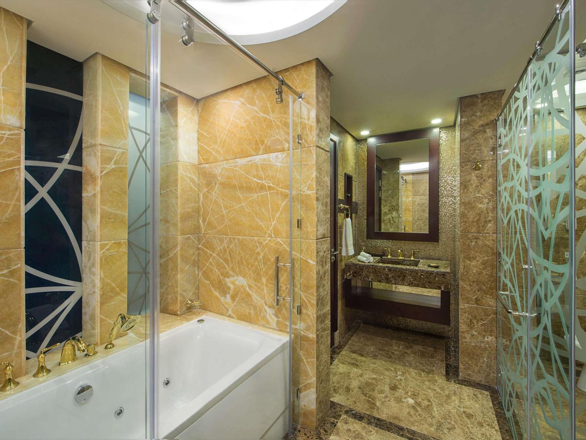 Deluxe Suite with One Double Bed