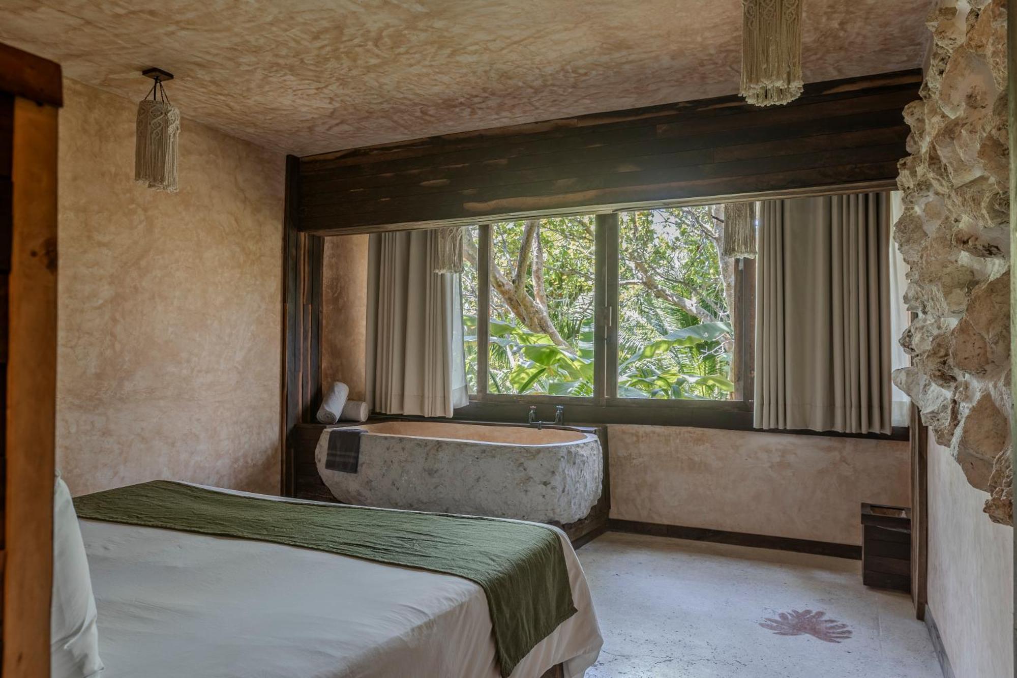 Private Jungle Room