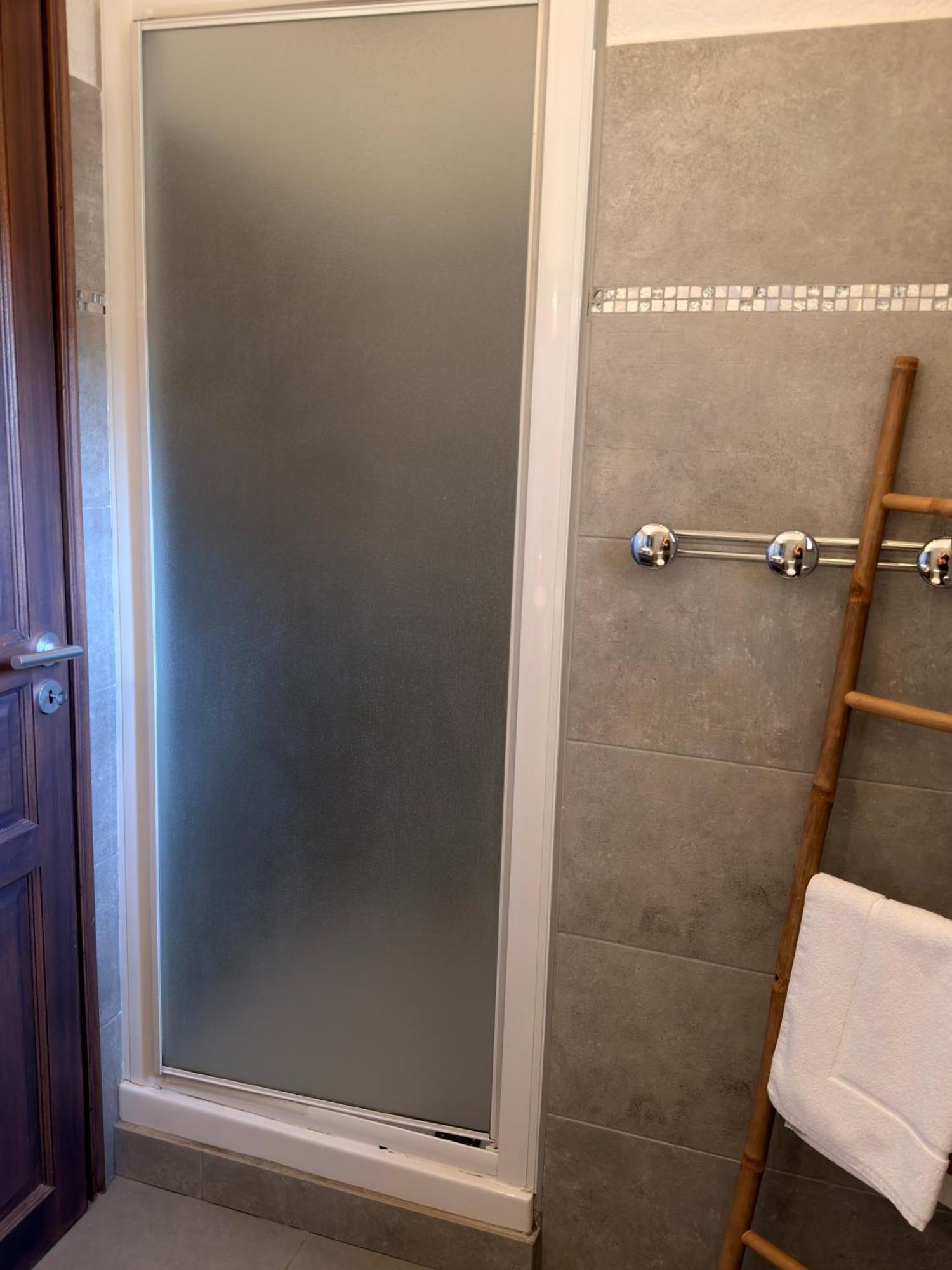 Triple Room Bathroom