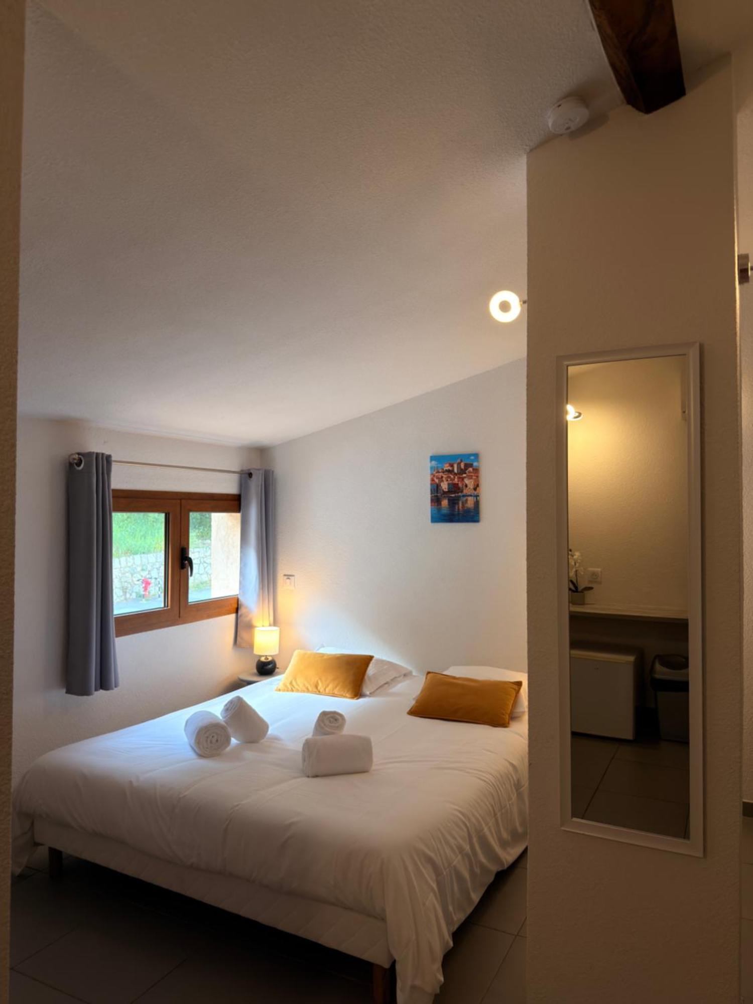 Double Room Private Bathroom