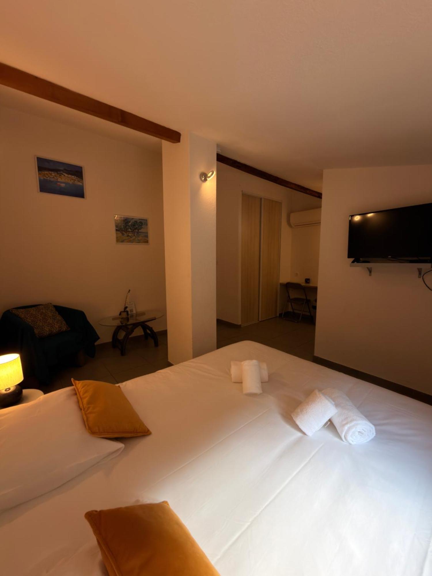 Double Room Private Bathroom