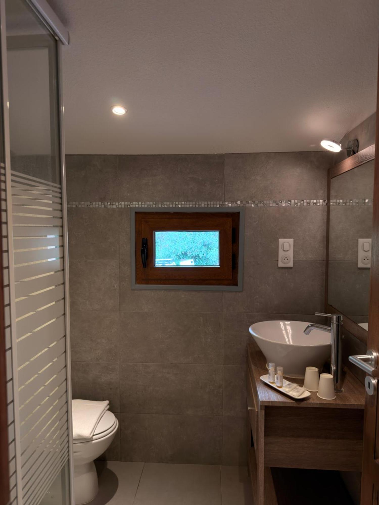Double Room Private Bathroom