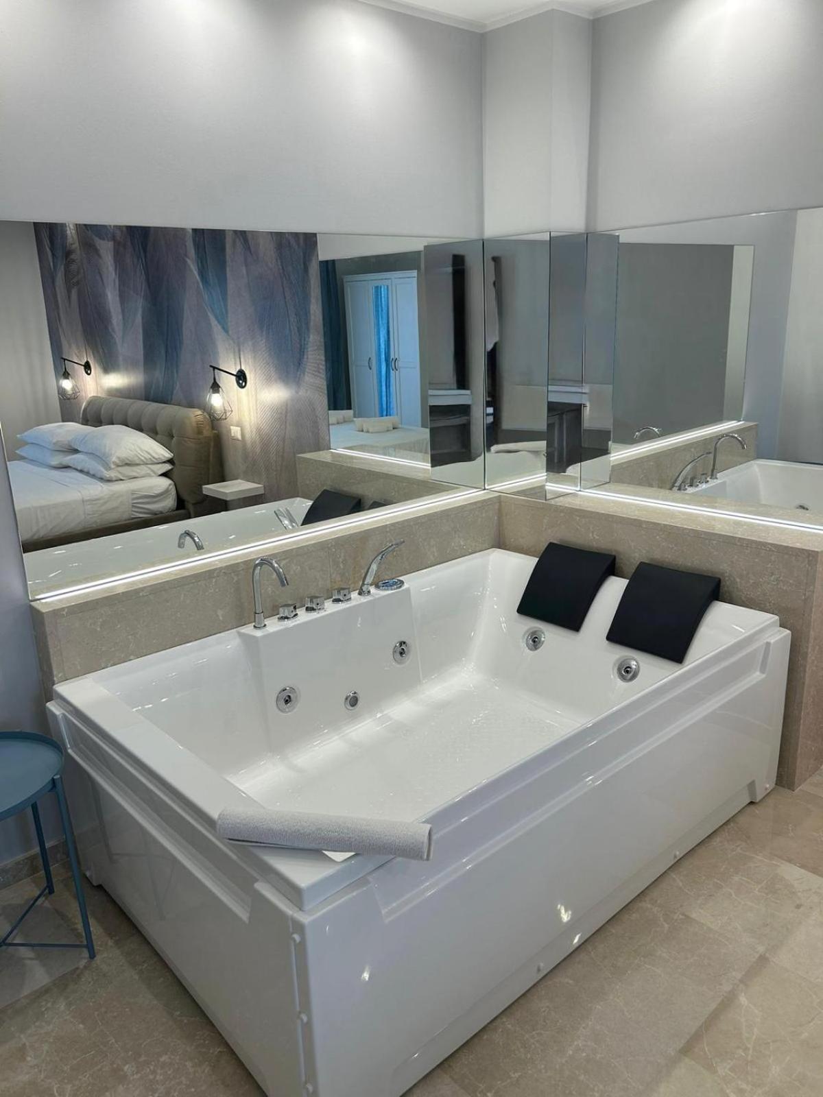 Queen Suite Spa Bath