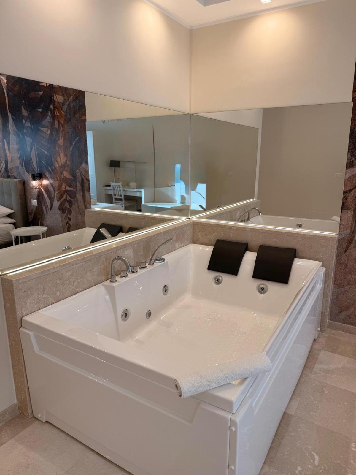 Queen Room Spa Bath