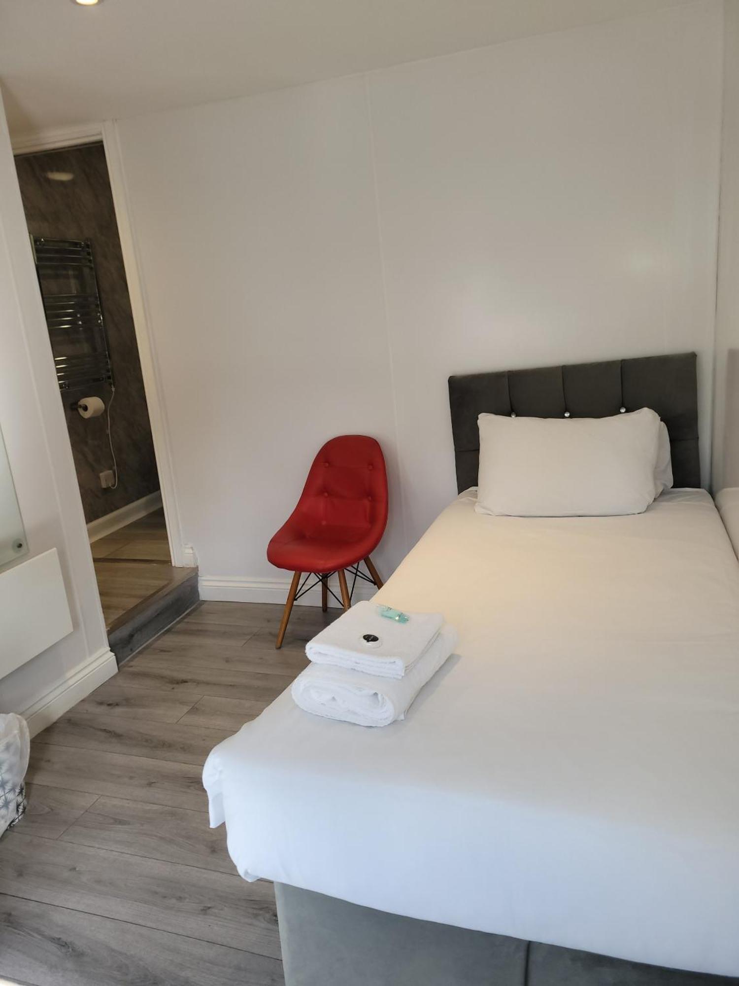 En-suite Single Room