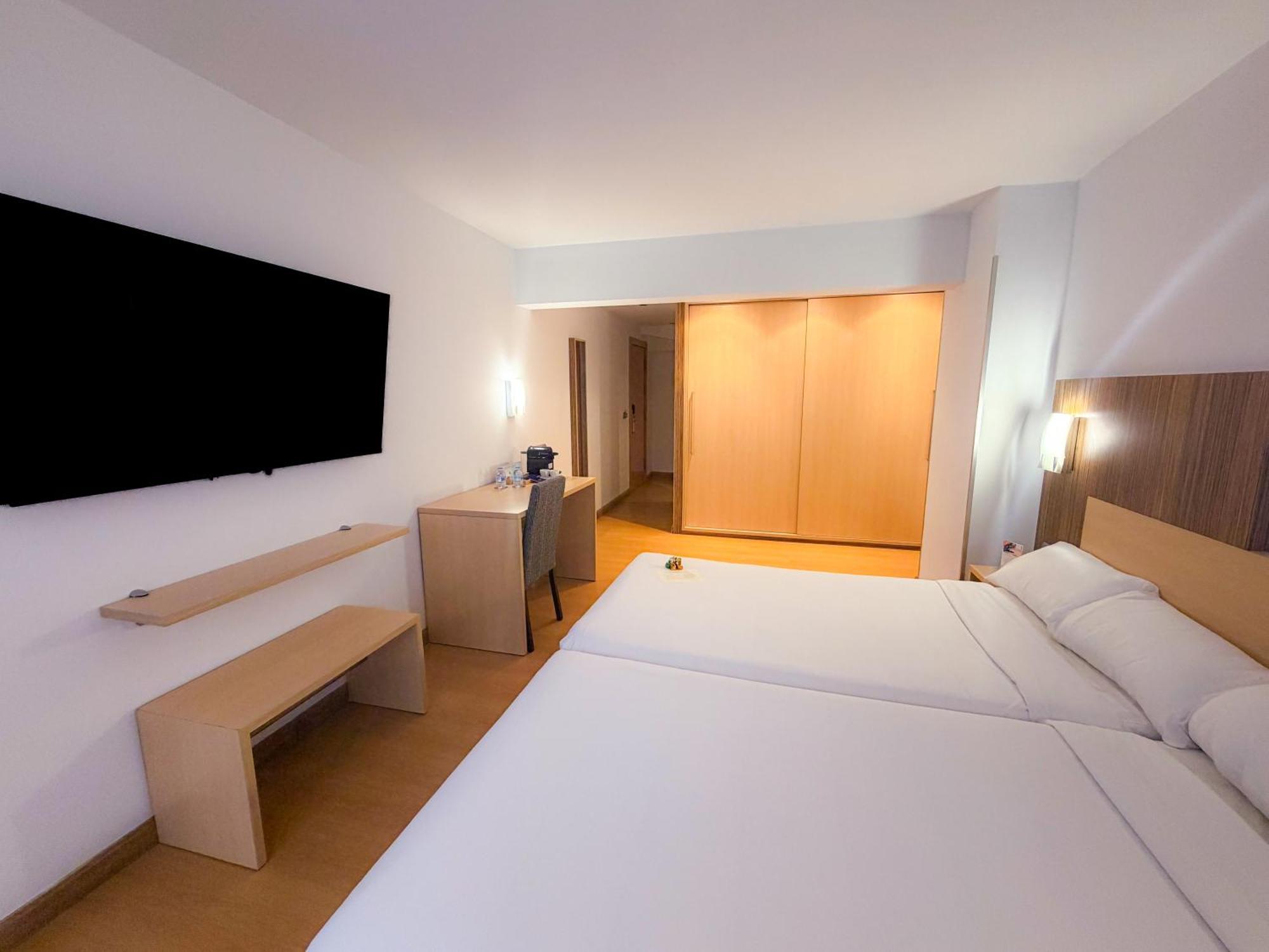 2 Single Beds Superior Room