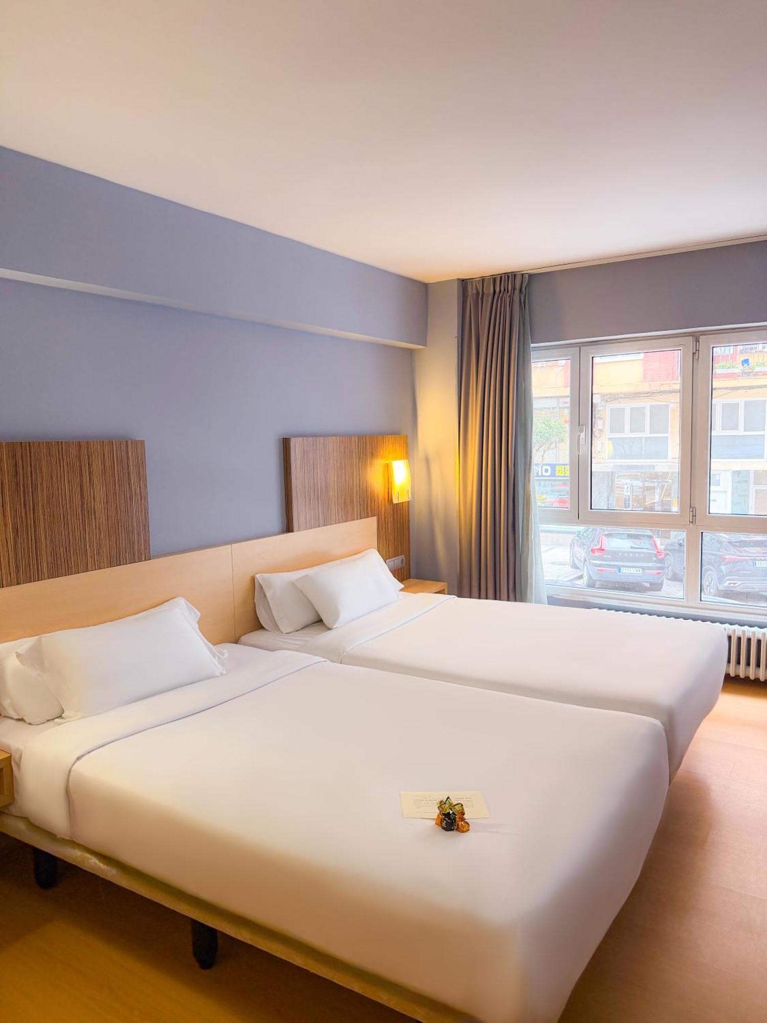 4 Single Beds Suite