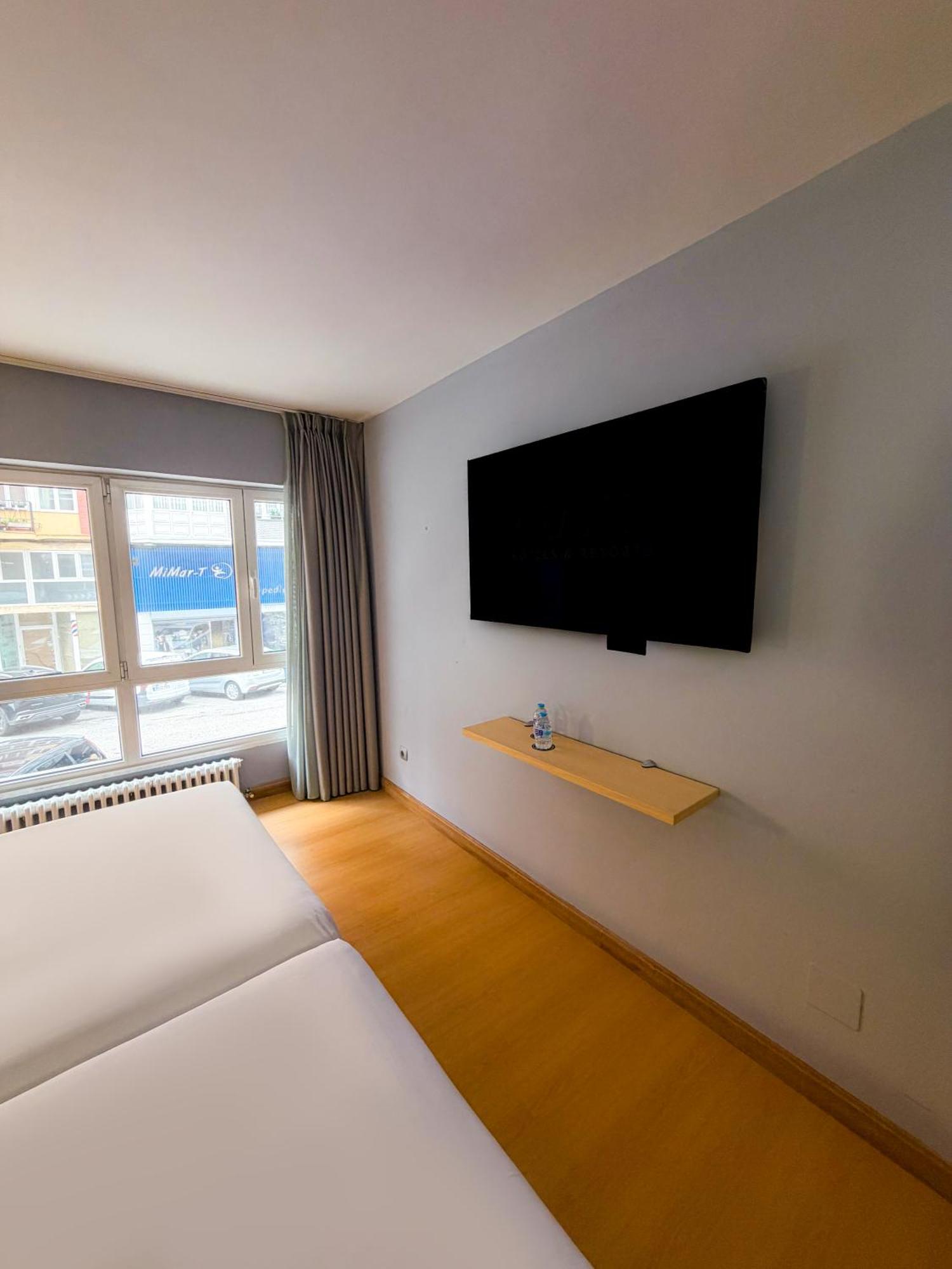 4 Single Beds Suite