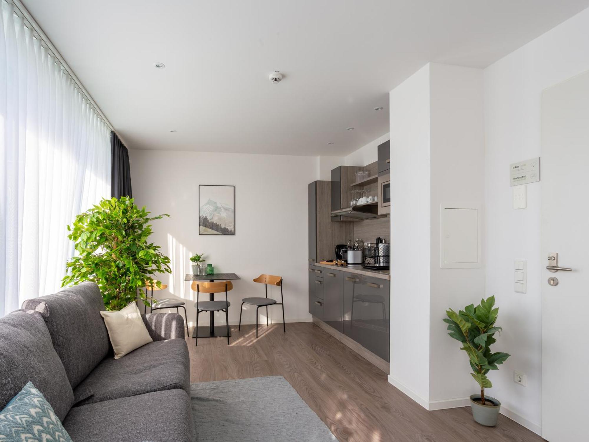 Suite XL Balcony & Sofa Bed Street View