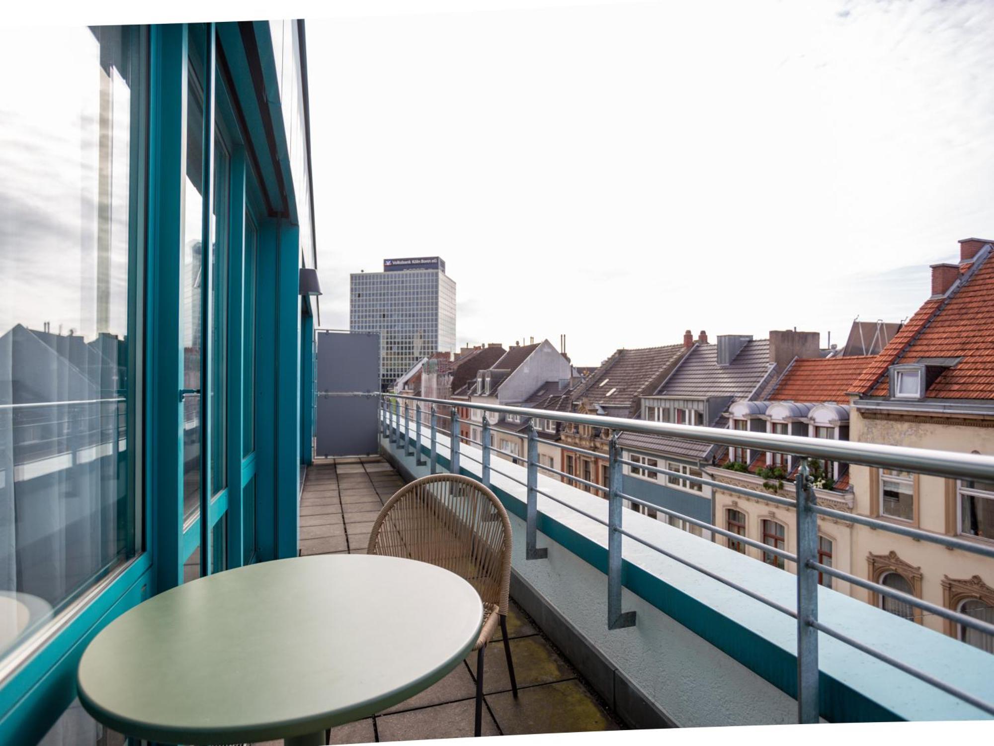Suite XL Balcony & Sofa Bed Street View