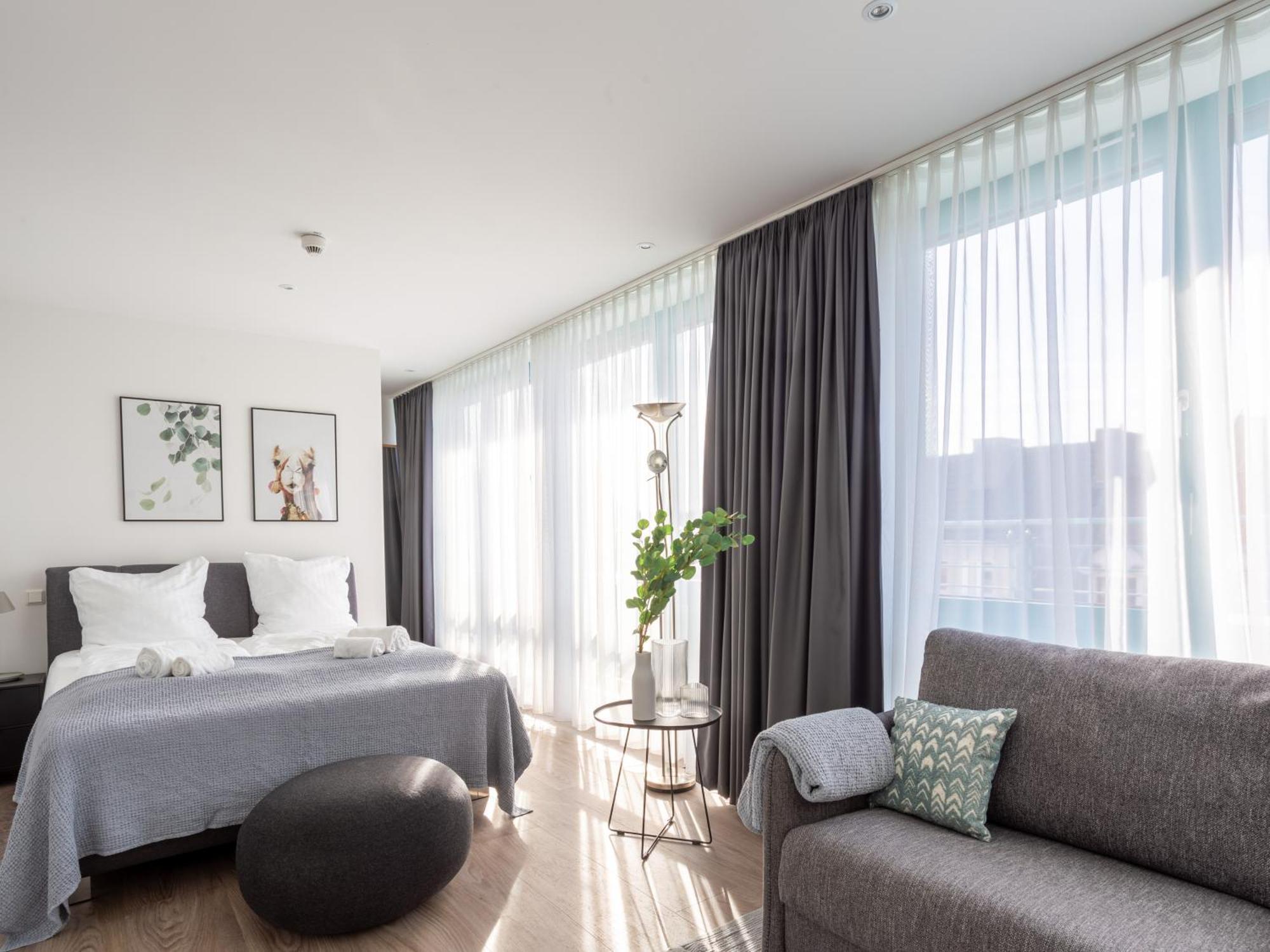 Suite XL Balcony & Sofa Bed Street View