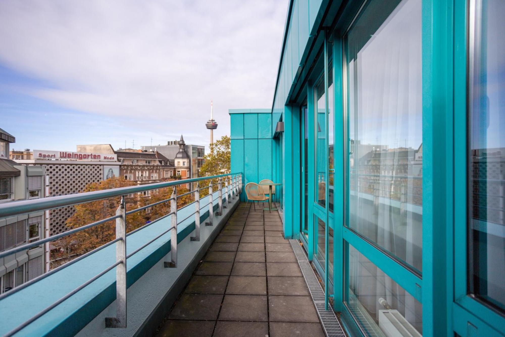 Suite XL Balcony & Sofa Bed Street View