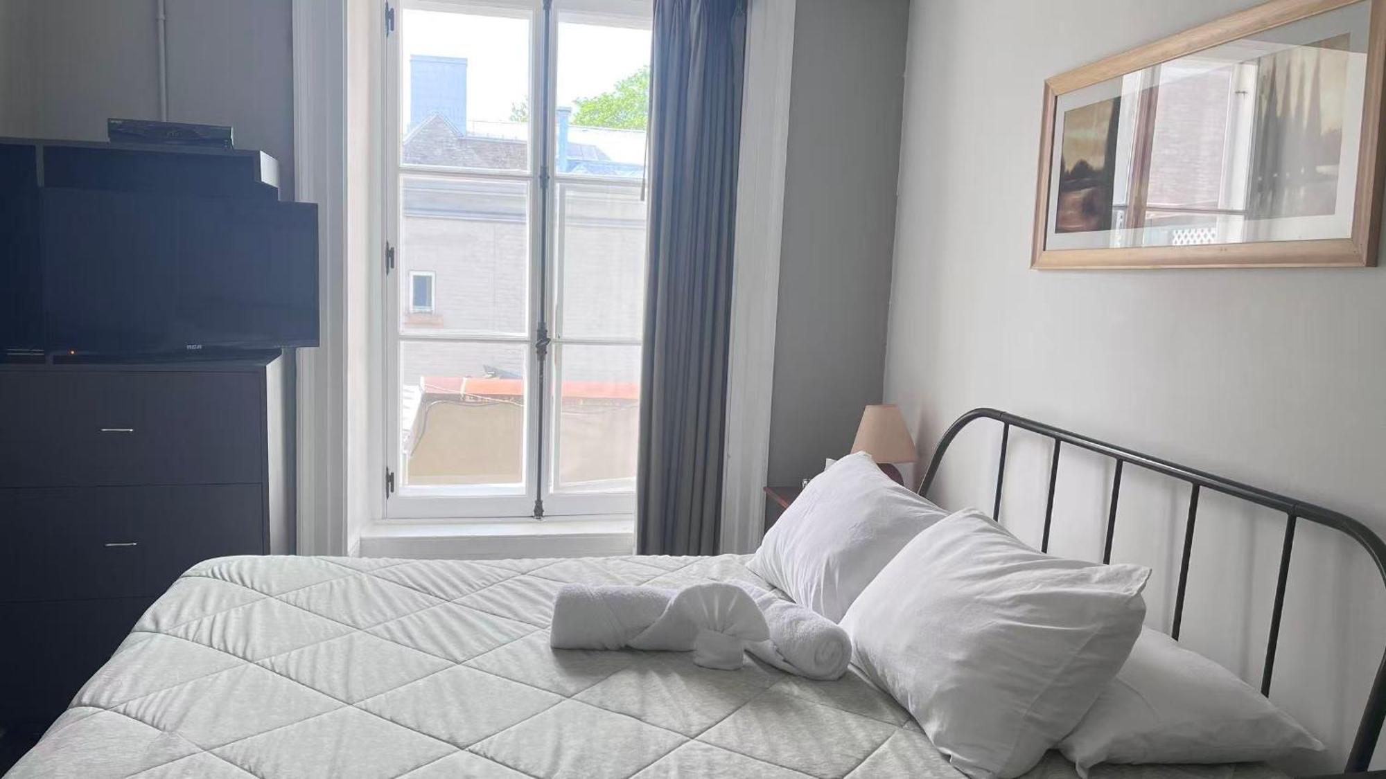 Queen Room with Private Bathroom