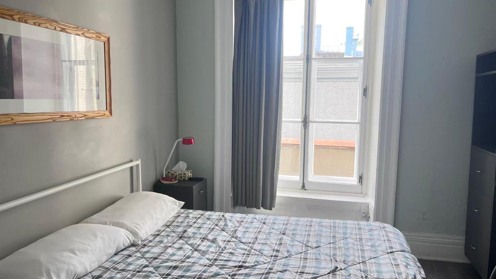 Room with Double Bed with Shower and Shared Restroom