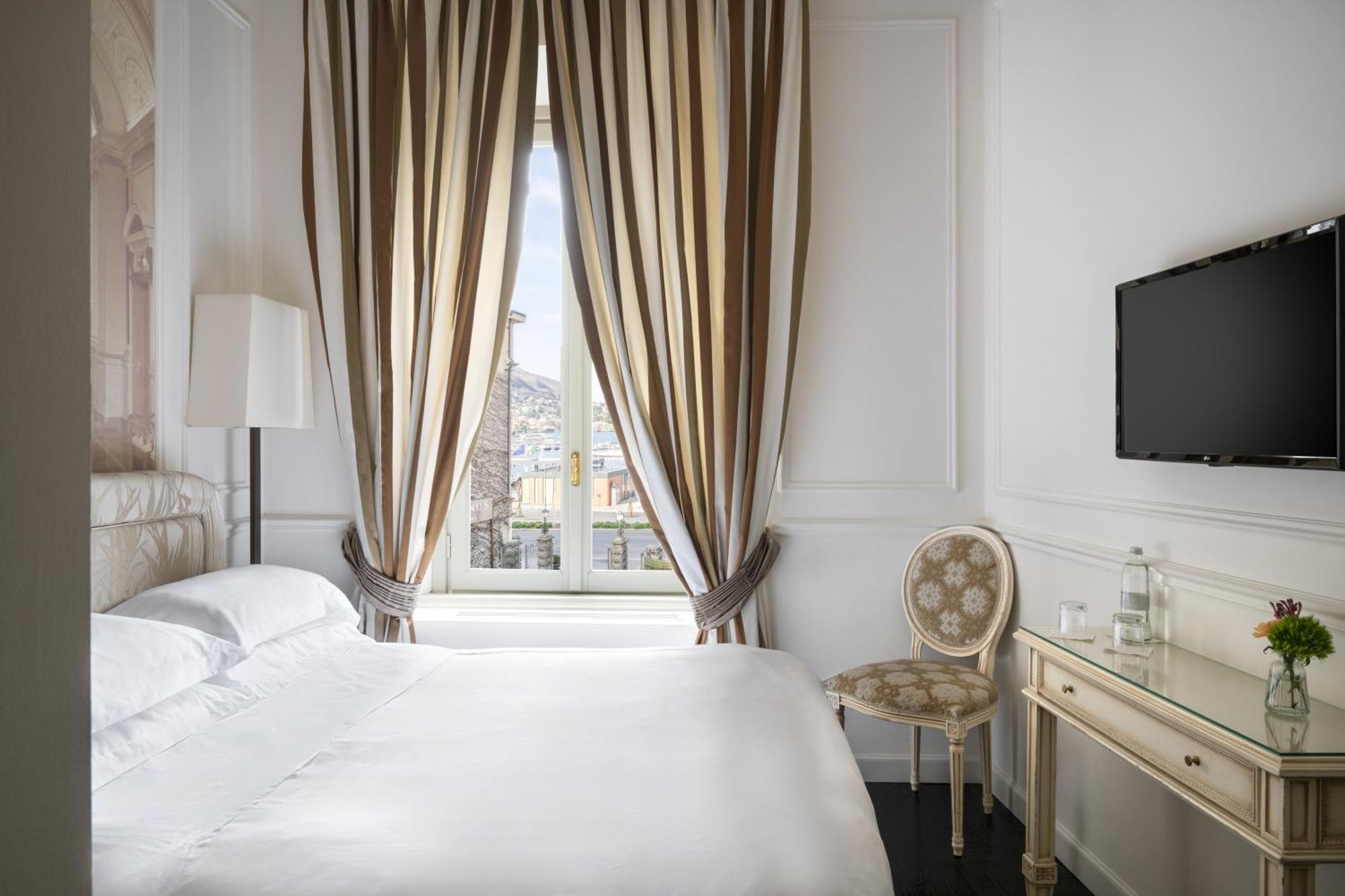 King Room Lake View,1772884869:JPEG