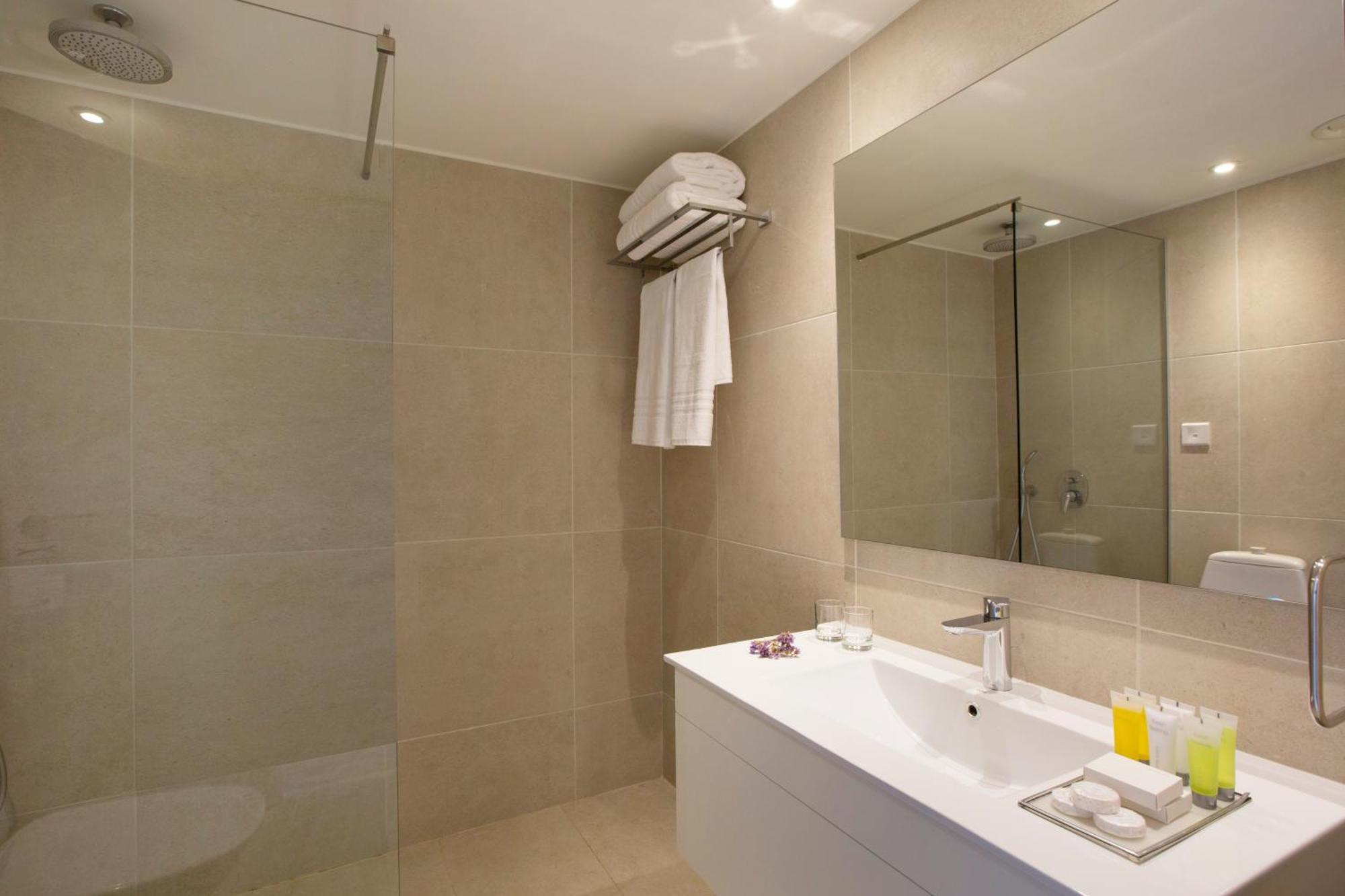 Deluxe Zweibettzimmer mit seitlichem Meerblick