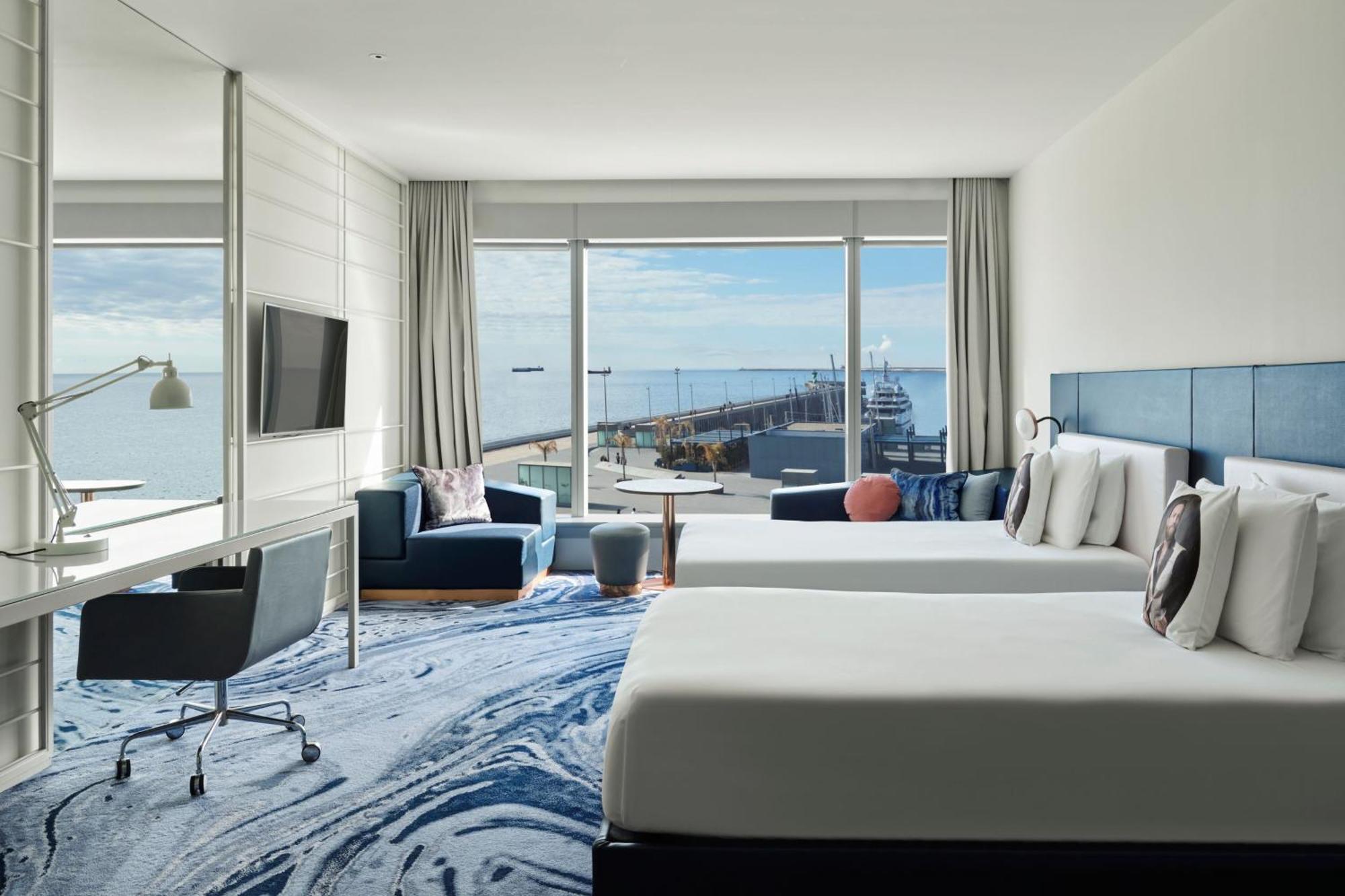 Pemier Twin Guest Room Two Single Beds Marina View