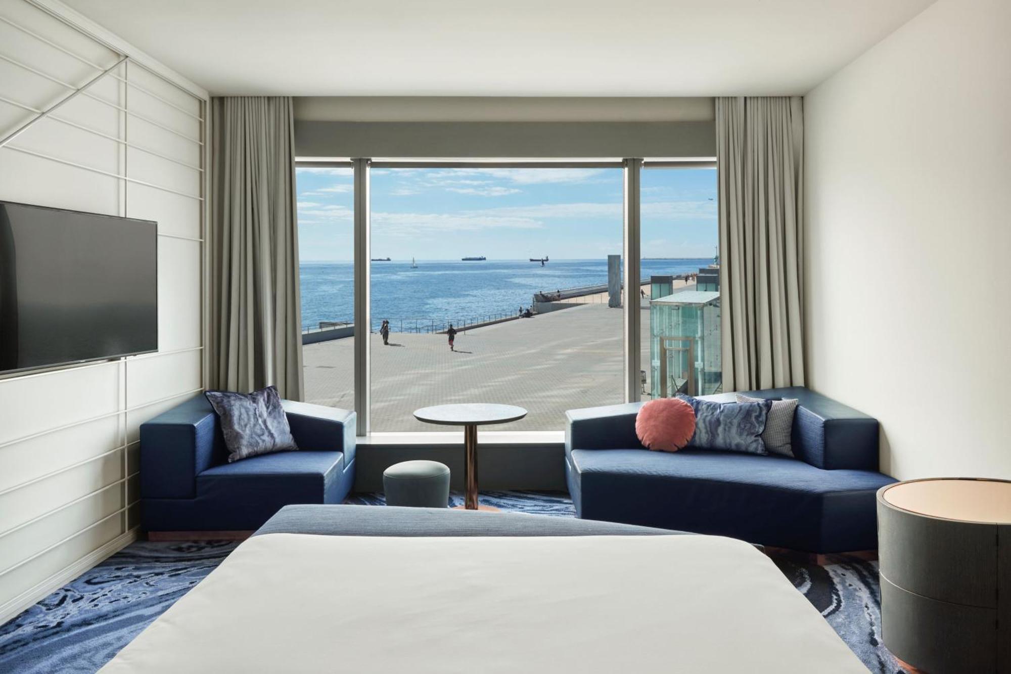 Cozy King Guest Room One King Bed Limitted View