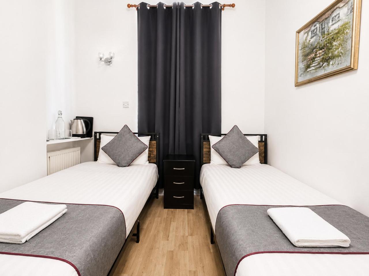Twin Room with Bathroom