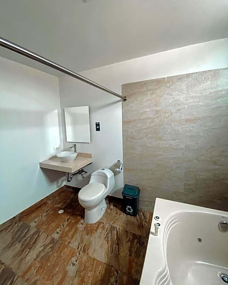 Deluxe Suite Spa Bath