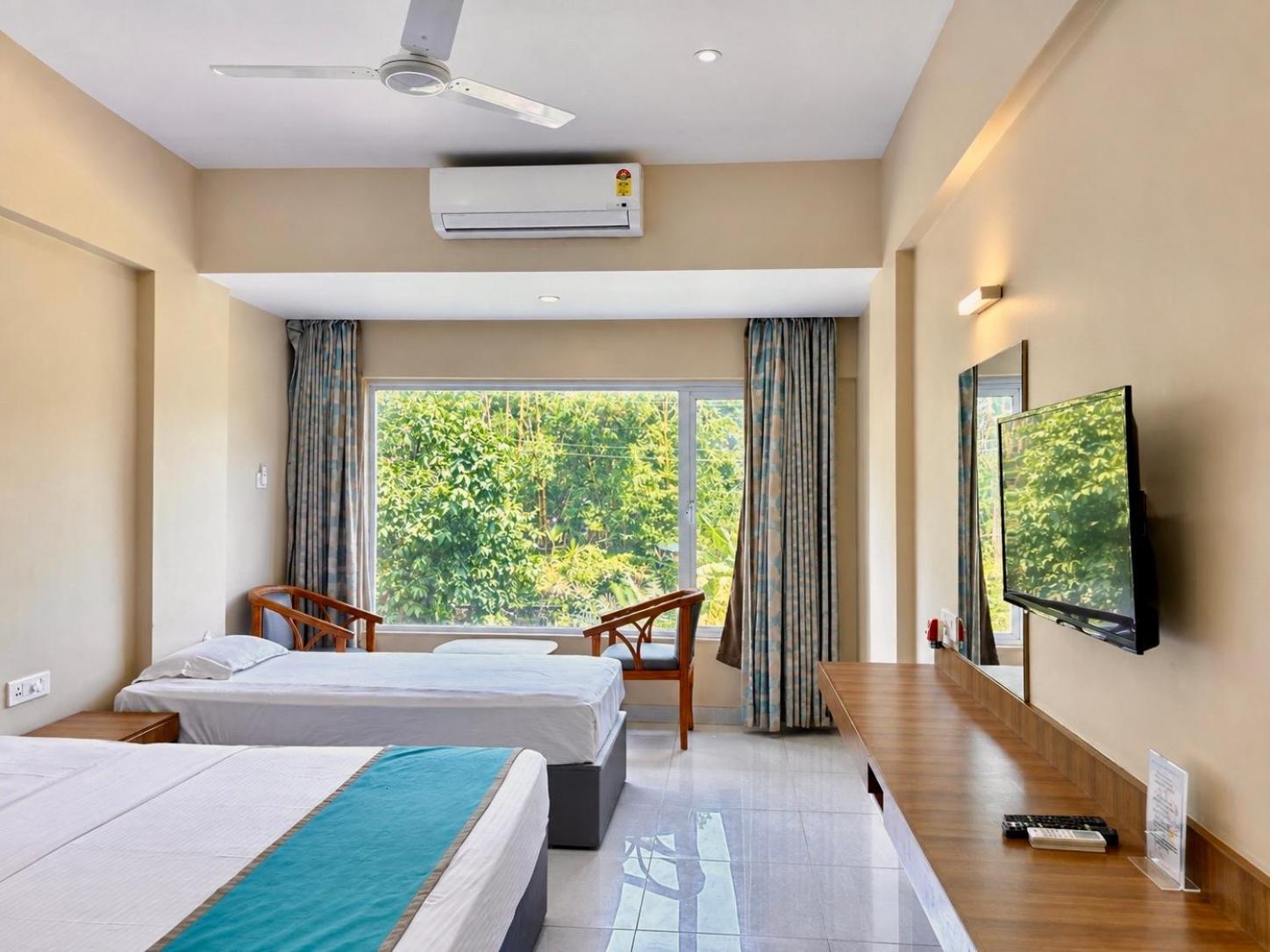 Deluxe Garden Facing Room