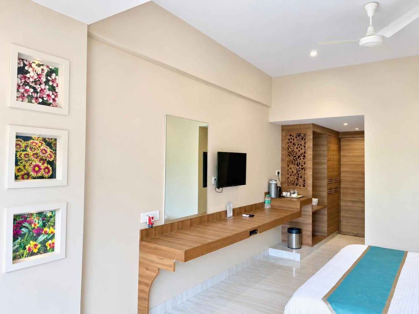 Deluxe Lake Facing Room