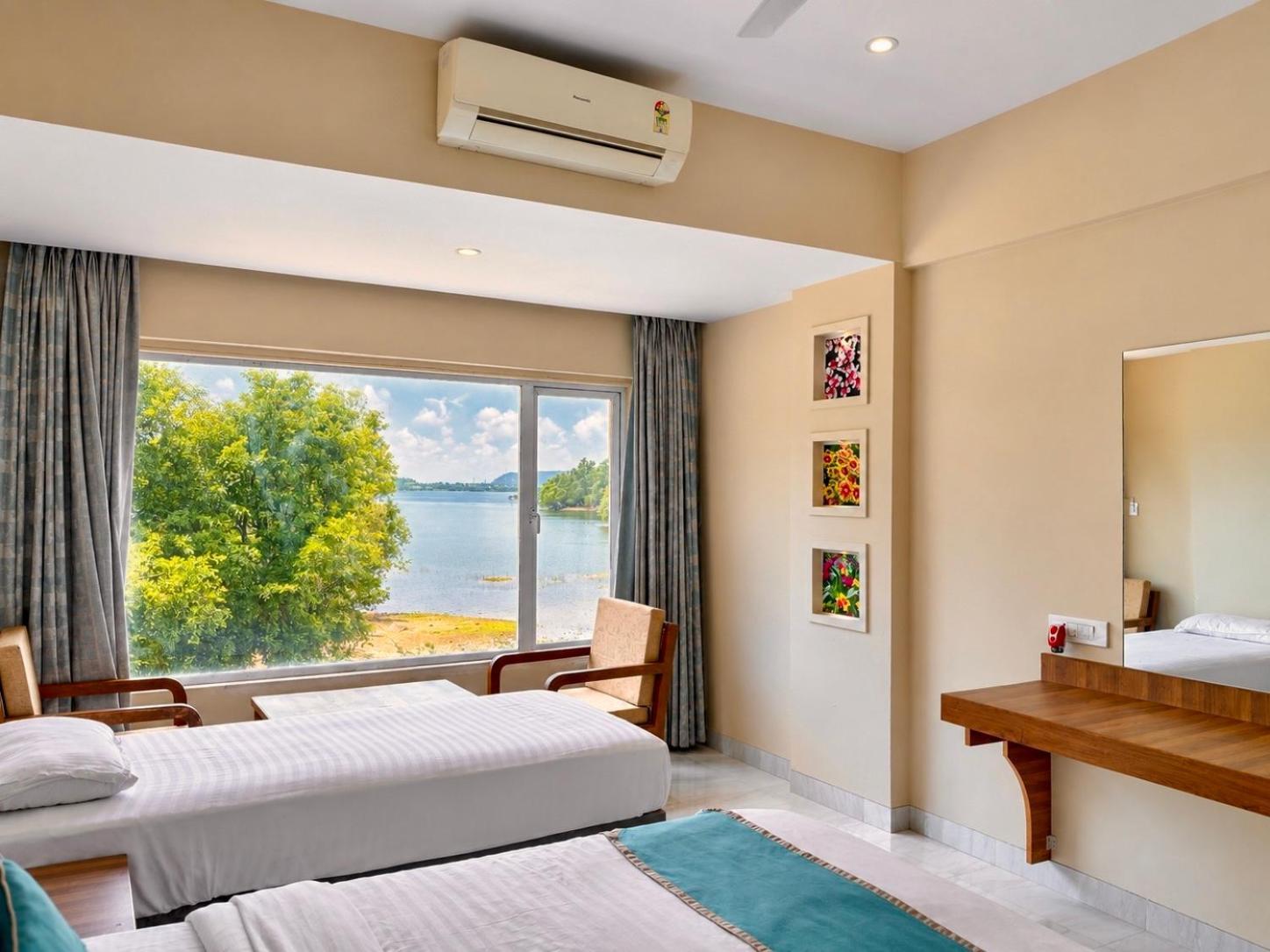 Deluxe Lake Facing Room