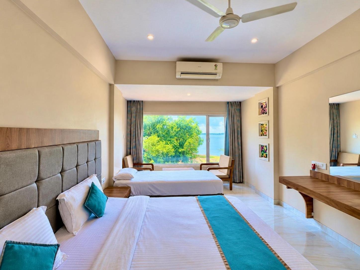 Deluxe Lake Facing Room