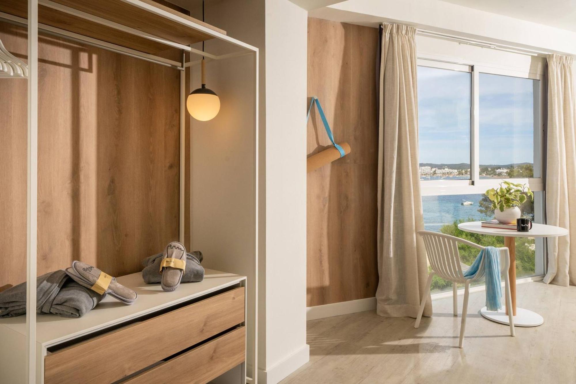 The Studio Frontal Sea View