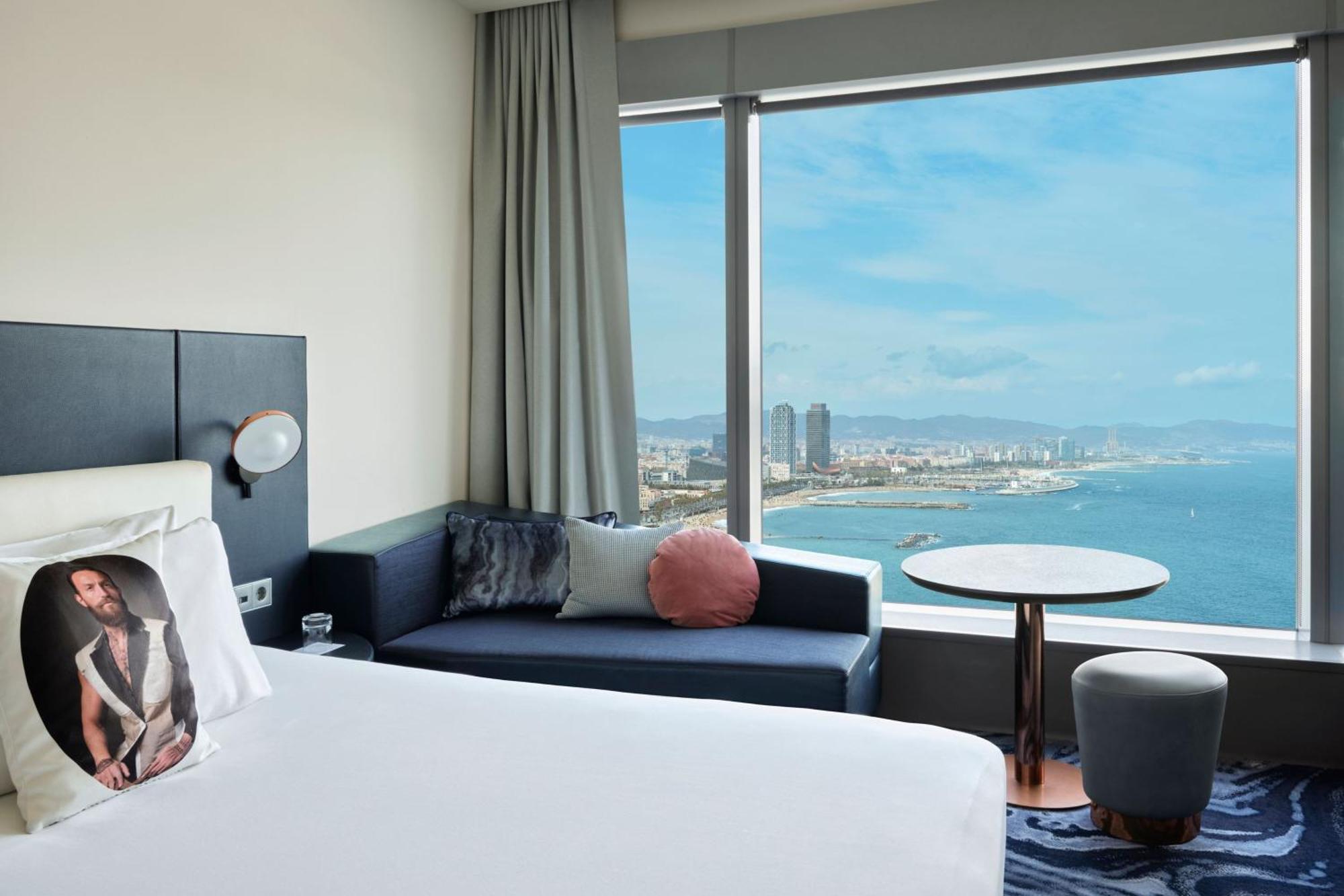 Superior Sky Twin Room Two Twin Beds Skyline View