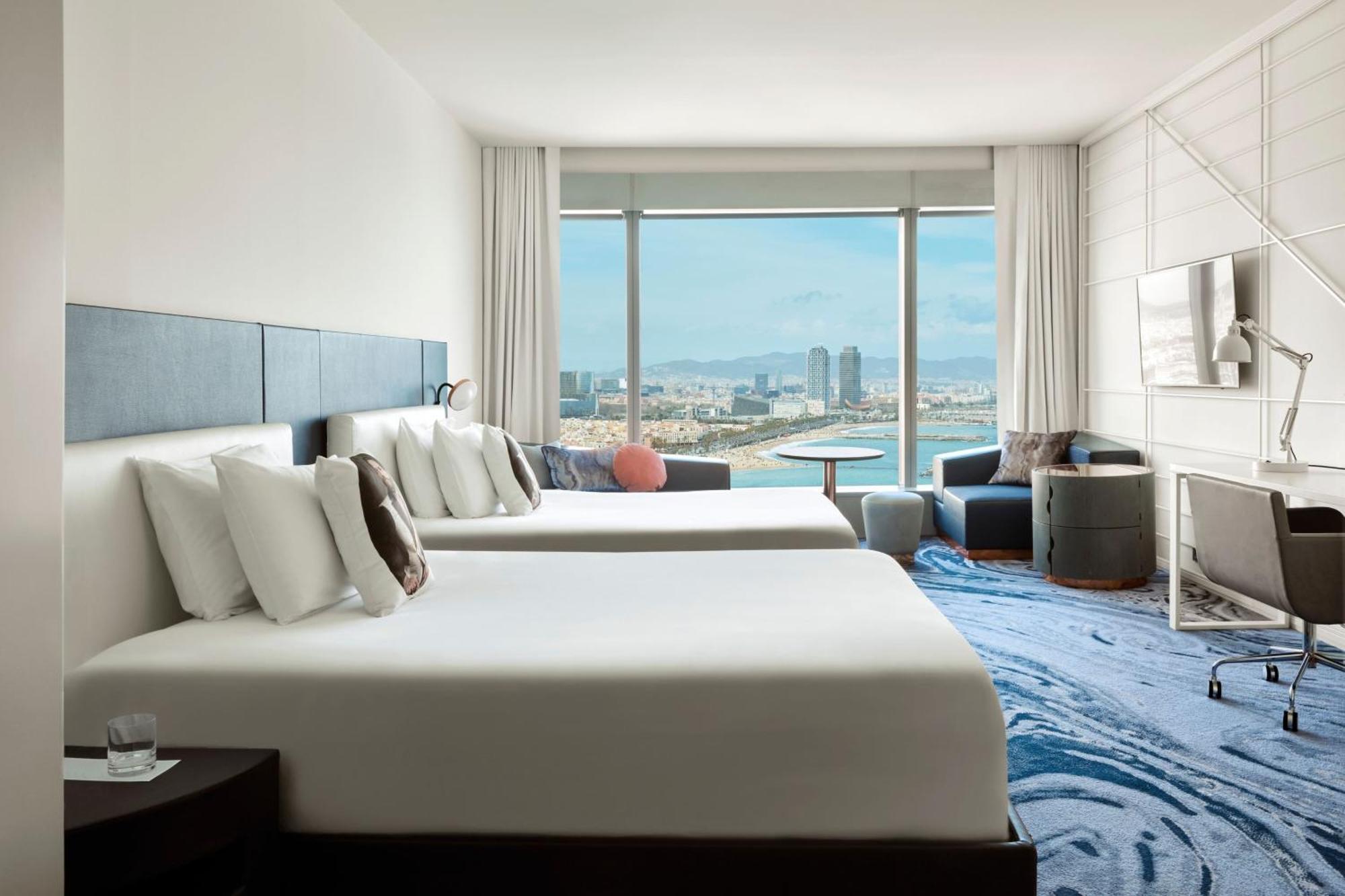Superior Sky Twin Room Two Twin Beds Skyline View