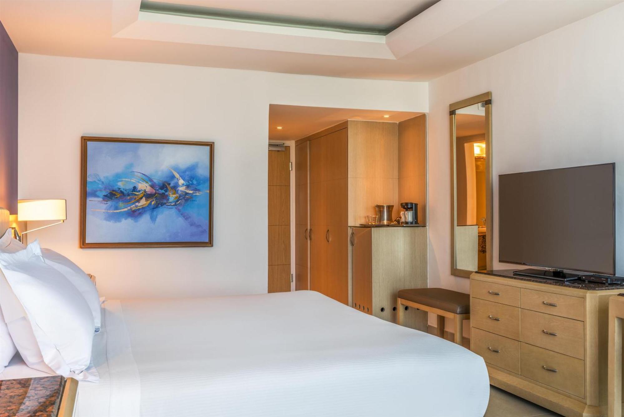 King Bed City View