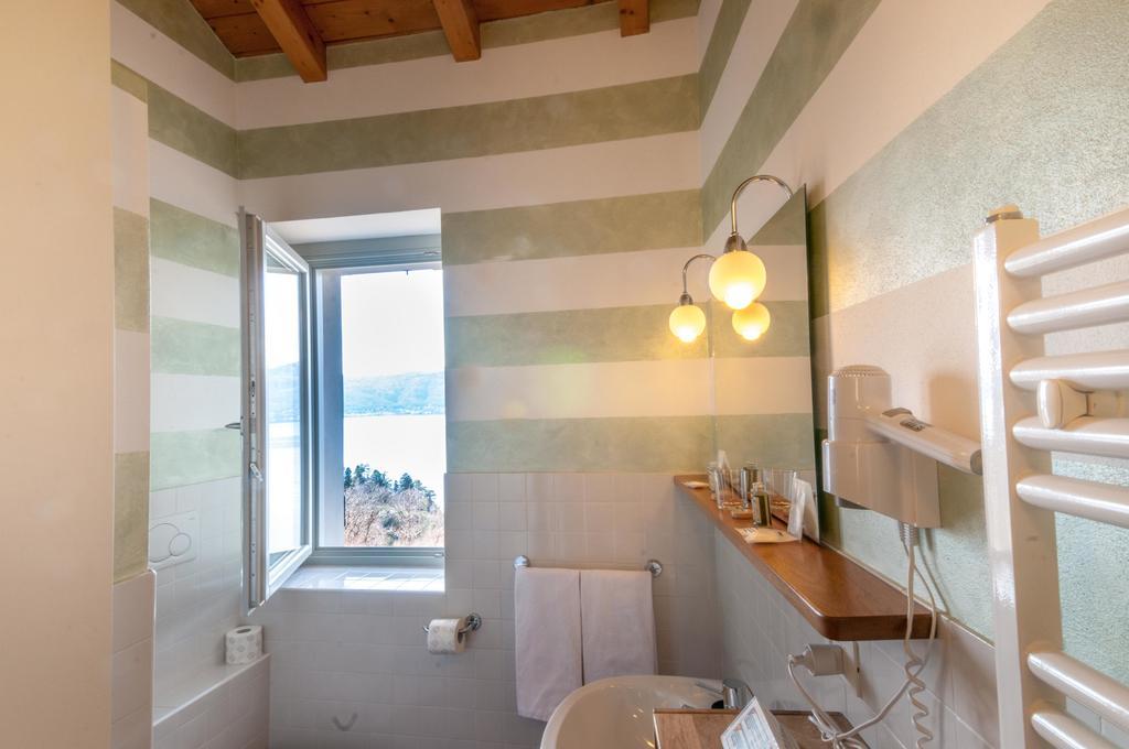Deluxe Double or Twin Room Lake View