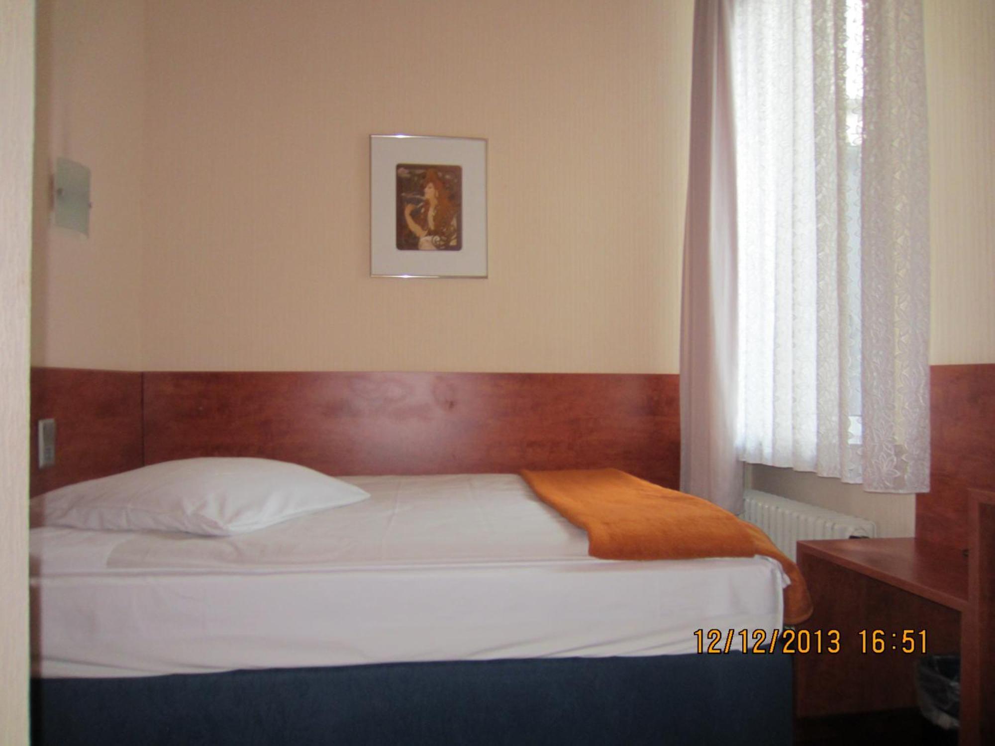 Single Room,196548280:JPEG