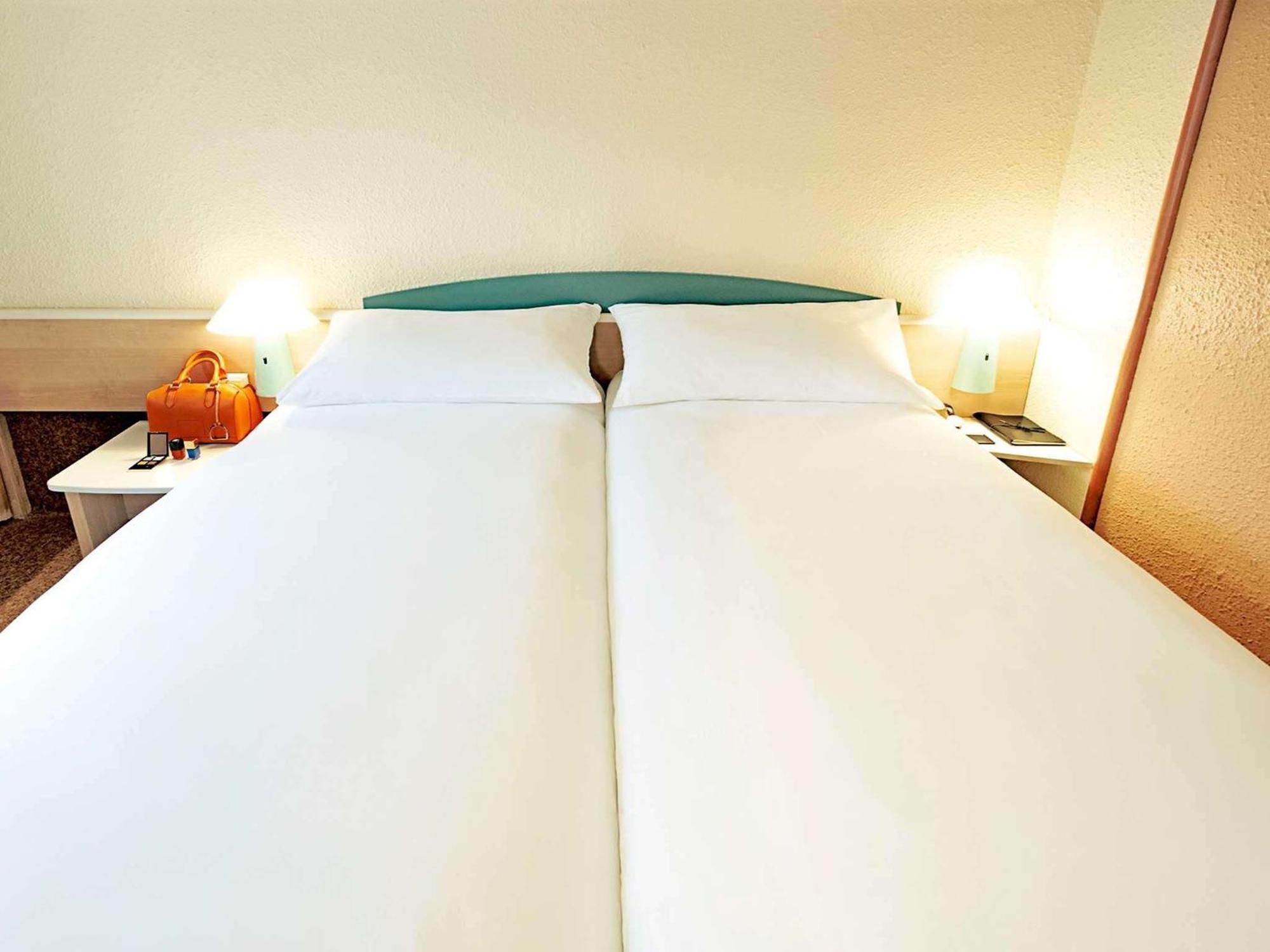 Twin Room,396525213:JPEG