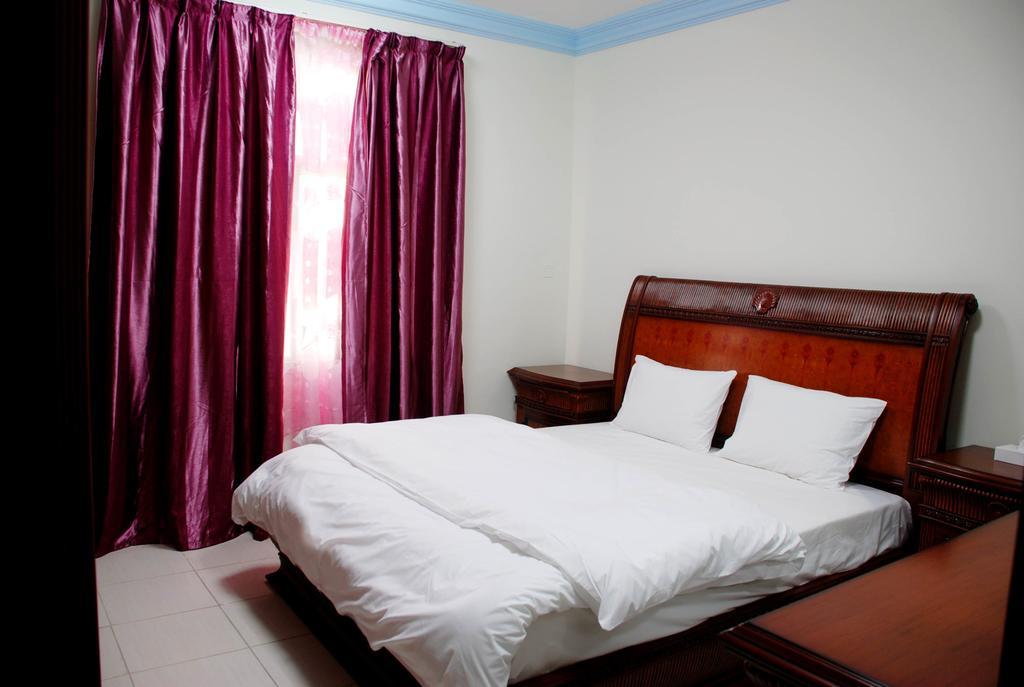 Deluxe One-Bedroom Apartment