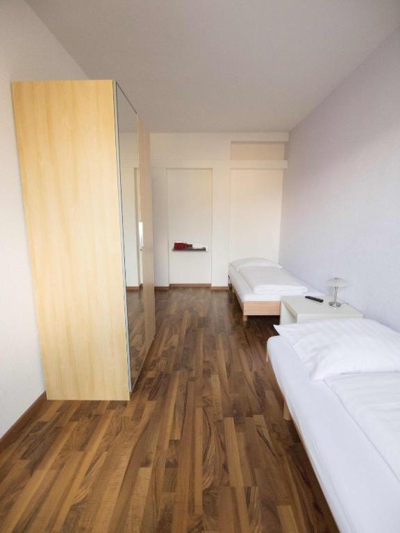 Zweibettzimmer mit eigenem Bad (extern)
