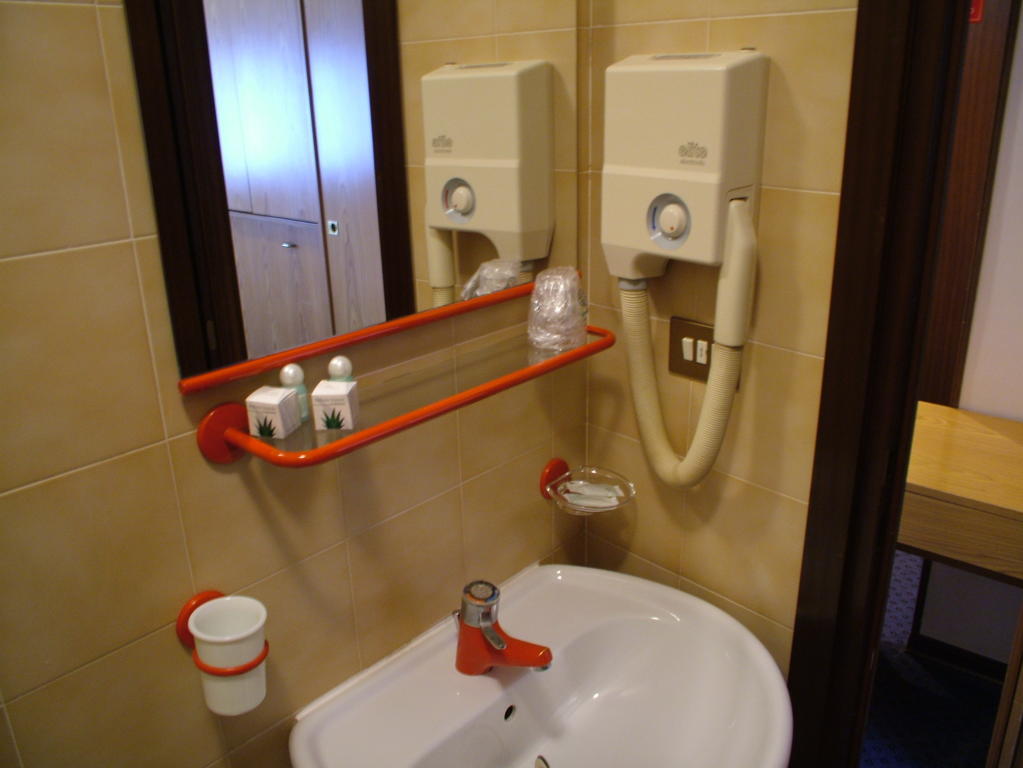 Economy Double Room,248473373:JPEG