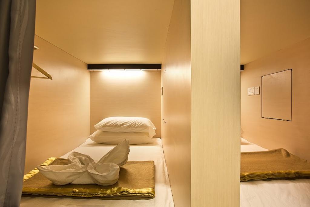 Single Bed Mixed Dormitory Room