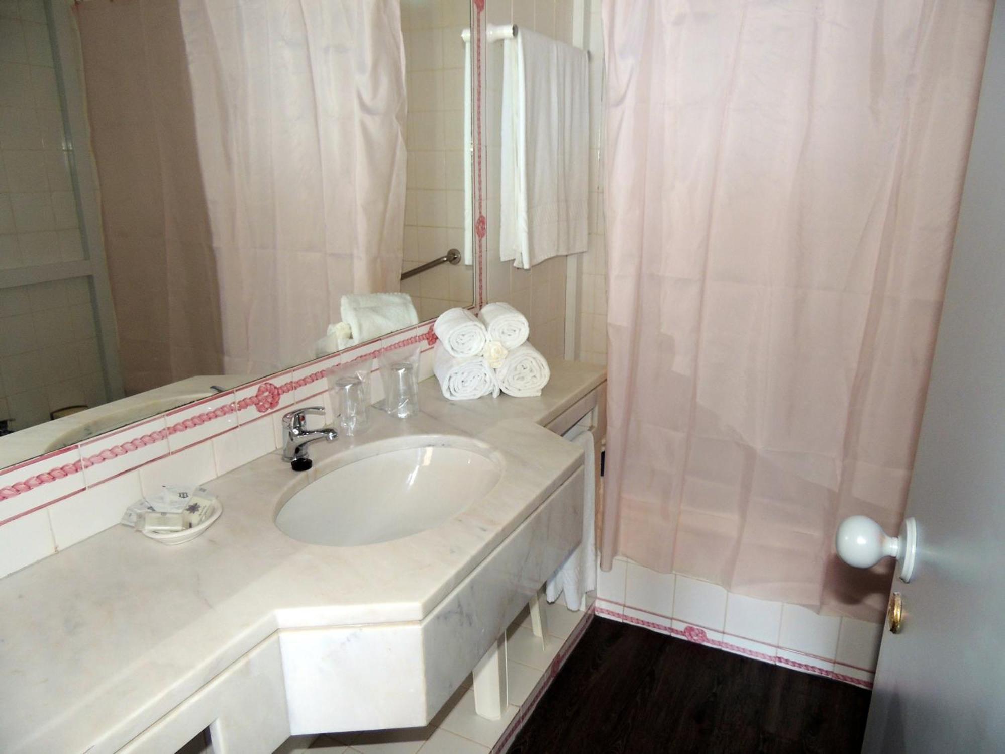 Two-Bedroom Apartment with Frontal Sea View