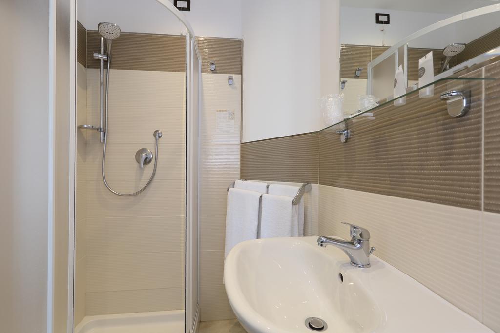 Kleines Superior Doppelzimmer mit Balkon und Meerblick