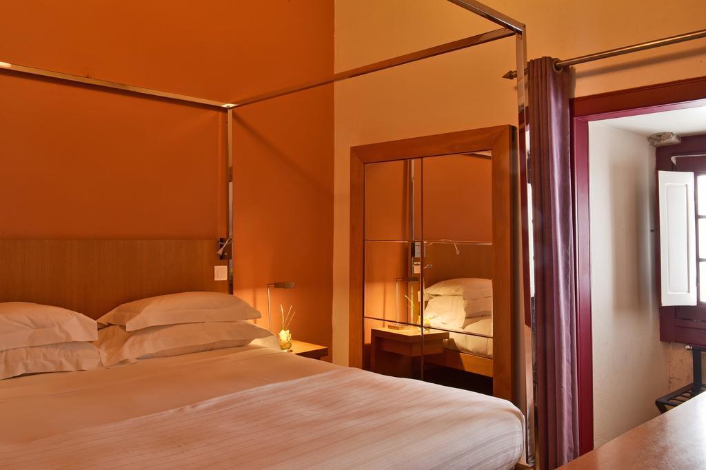 Classic Double or Twin Room - Castle,264565109:JPEG